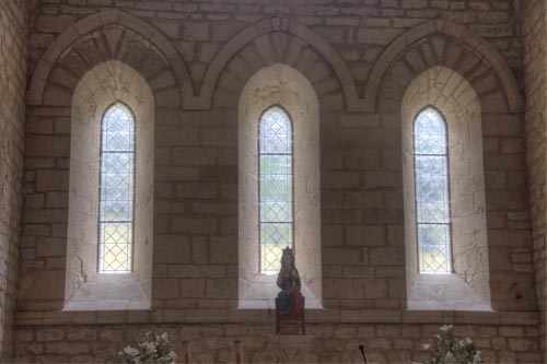 Ventanal de la capilla mayor de la iglesia de Irantzu